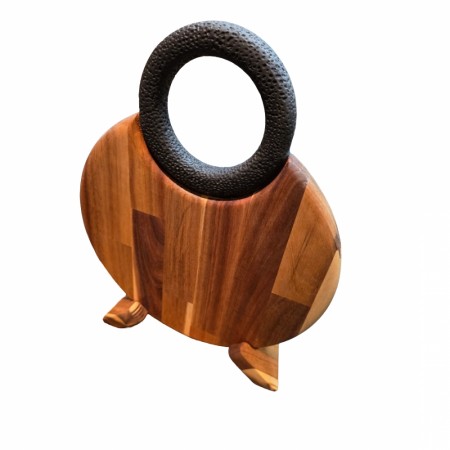 Skjærefjøl i Akasietre med Sort ring og stativ